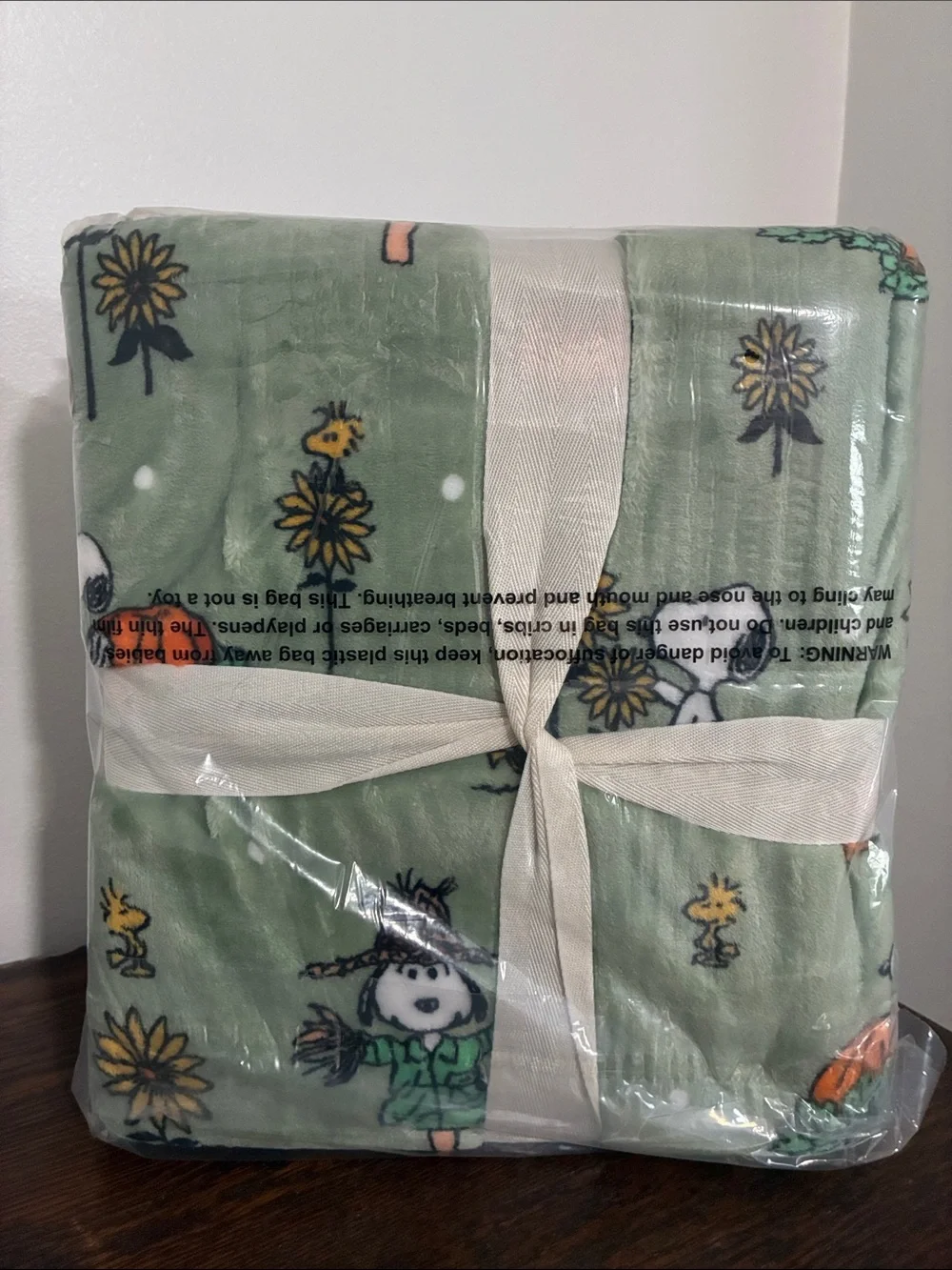 NWT-BERKSHIRE- Peanuts- Snoopy & Woodstock- Green Fall VelvetSoft Blanket 55x70